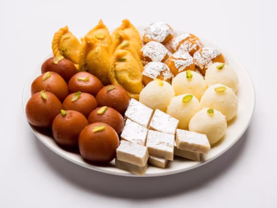 indian-sweets-plate-includes-gulab-jamun-rasgulla-kaju-katli-morichoor-bundi-laddu-gujiya-karanji-diwali-celebration_466689-4959